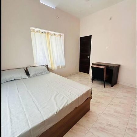 Home At Guruvayur 2 Ac Room,1 Single Bed,Kitchen Exteriér fotografie