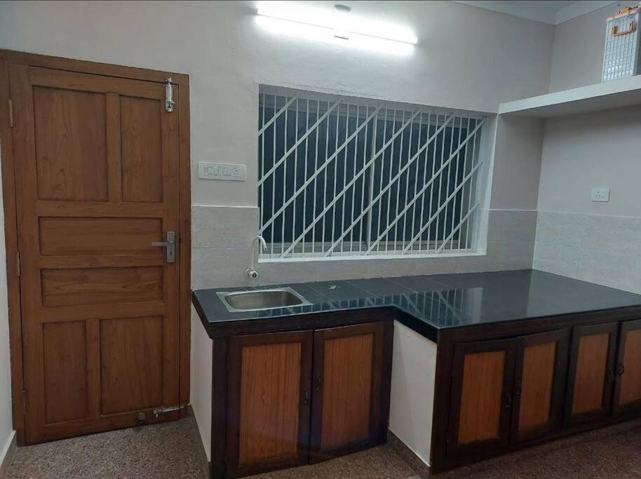 Home At Guruvayur 2 Ac Room,1 Single Bed,Kitchen Exteriér fotografie