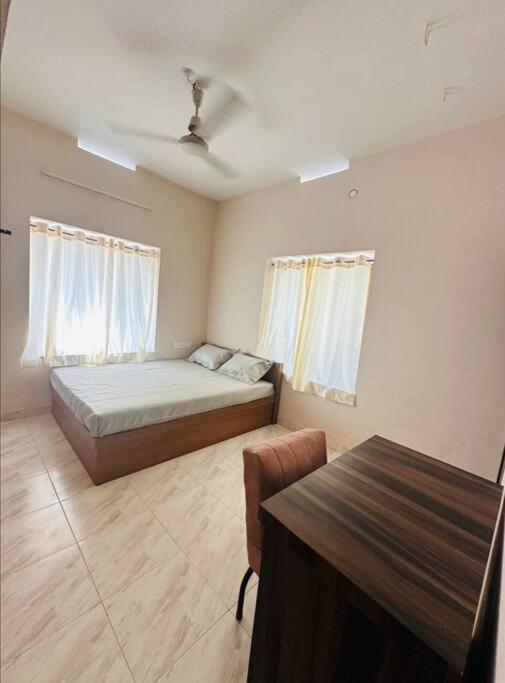 Home At Guruvayur 2 Ac Room,1 Single Bed,Kitchen Exteriér fotografie