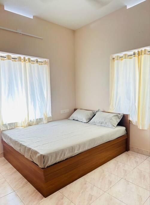 Home At Guruvayur 2 Ac Room,1 Single Bed,Kitchen Exteriér fotografie